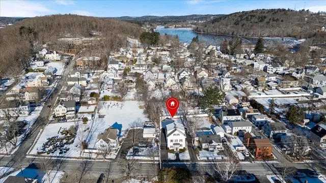 $2,400 | 129 Friend Street, Unit 3, Amesbury, MA 01913