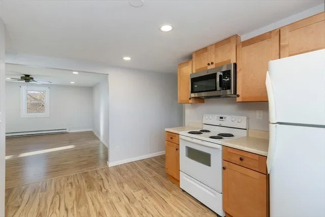 $2,400 | 129 Friend Street, Unit 3, Amesbury, MA 01913