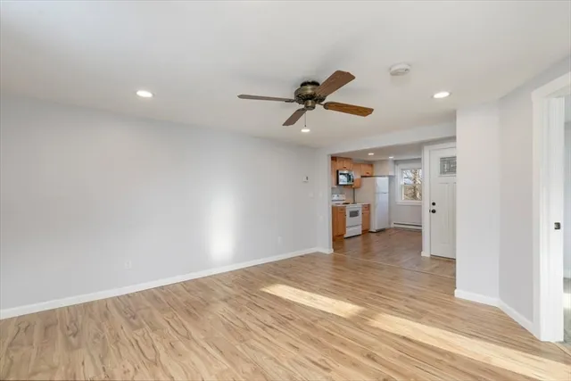 $2,400 | 129 Friend Street, Unit 3, Amesbury, MA 01913