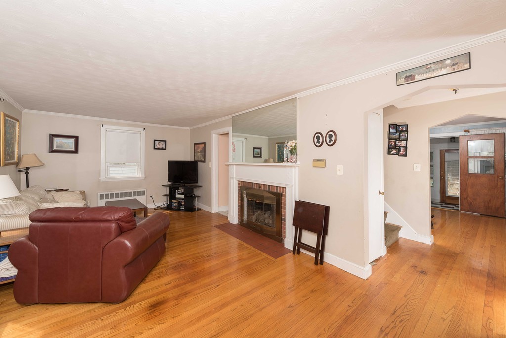 23 Algonquin Road Quincy, MA 02169 - Photo 3 of 26 Gallery Image 3