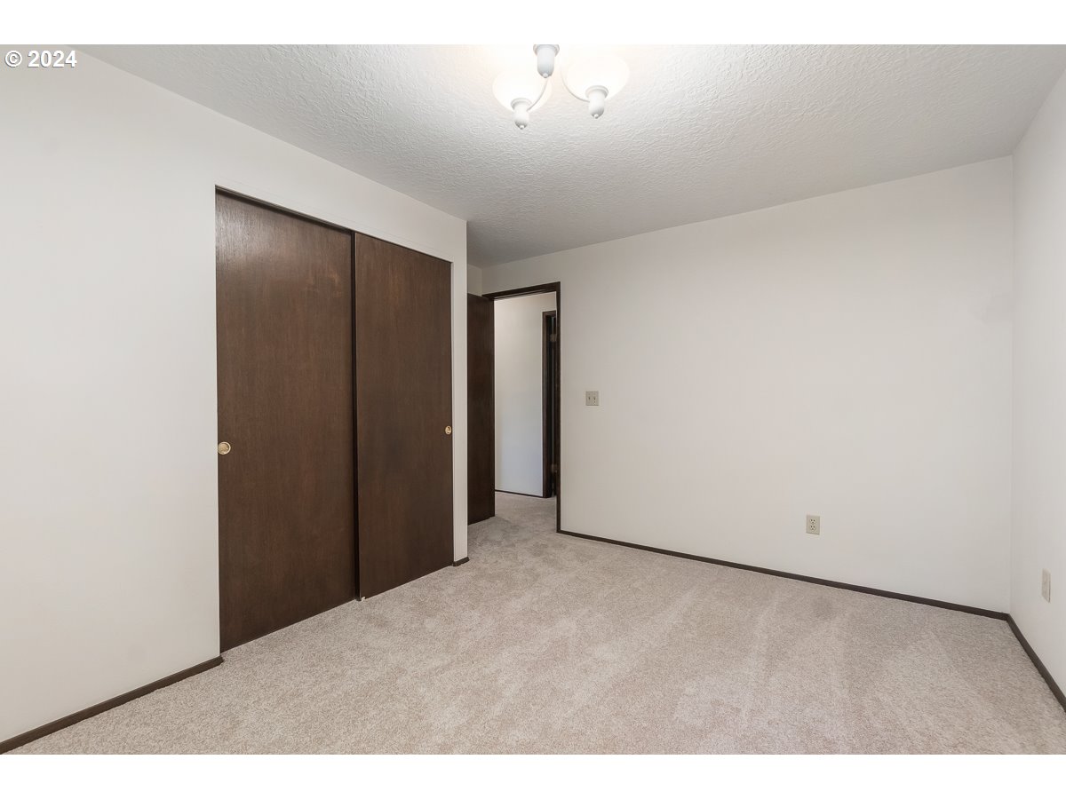 5745 Southwest Glenbrook Road Beaverton, OR 97007 - Photo 11 of 31 Gallery Image 11