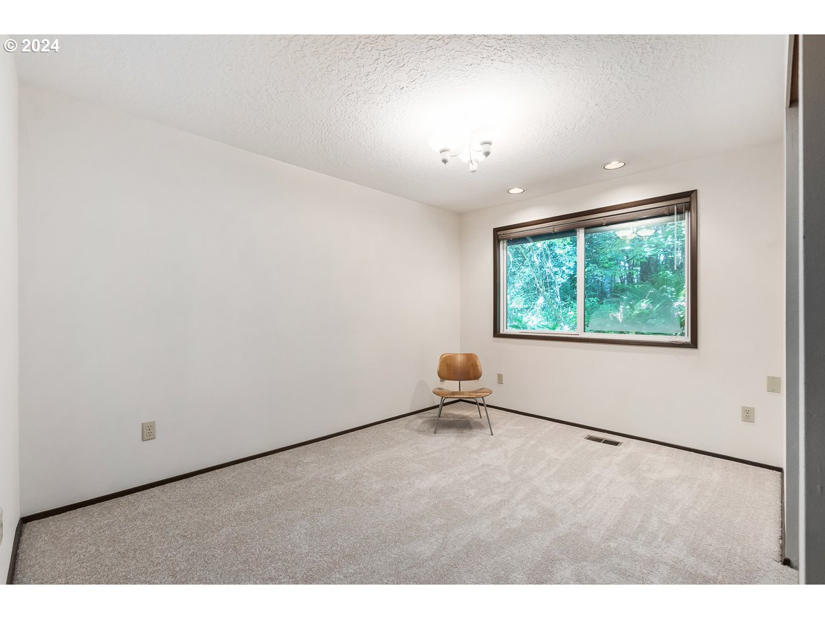 5745 Southwest Glenbrook Road Beaverton, OR 97007 - Photo 12 of 31 Gallery Image 12