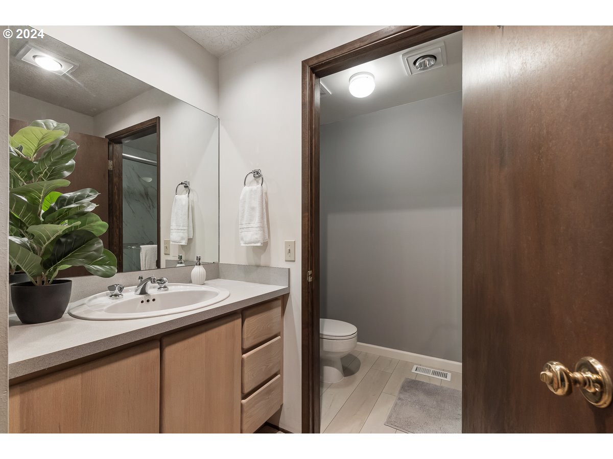 5745 Southwest Glenbrook Road Beaverton, OR 97007 - Photo 16 of 31 Gallery Image 16