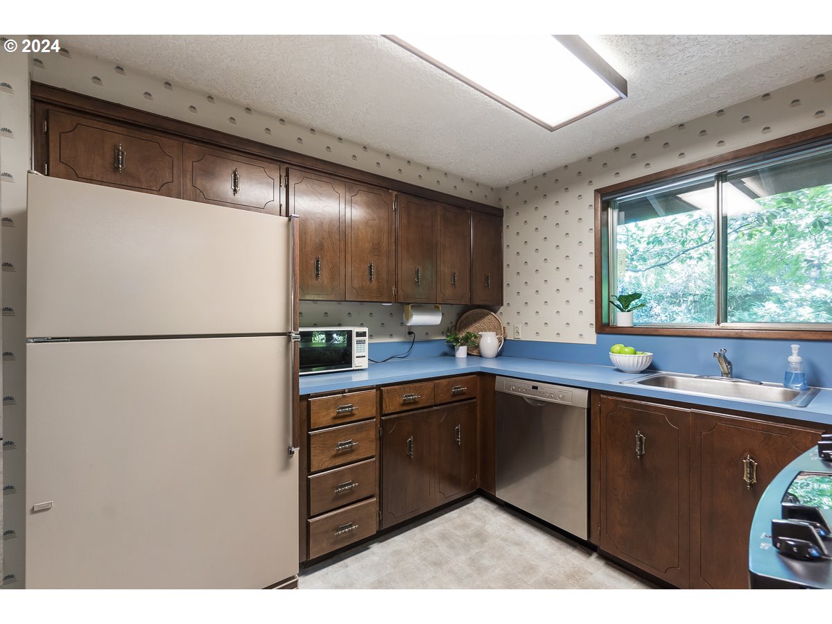 5745 Southwest Glenbrook Road Beaverton, OR 97007 - Photo 19 of 31 Gallery Image 19
