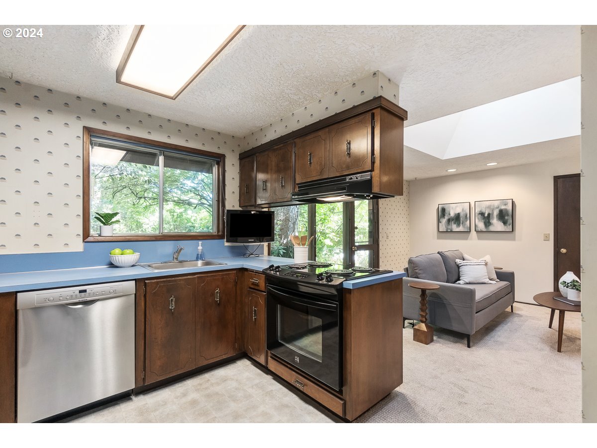5745 Southwest Glenbrook Road Beaverton, OR 97007 - Photo 20 of 31 Gallery Image 20