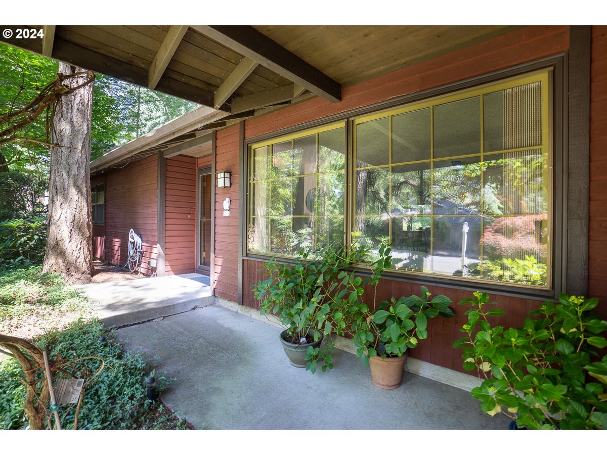 5745 Southwest Glenbrook Road Beaverton, OR 97007 - Photo 3 of 31 Gallery Image 3