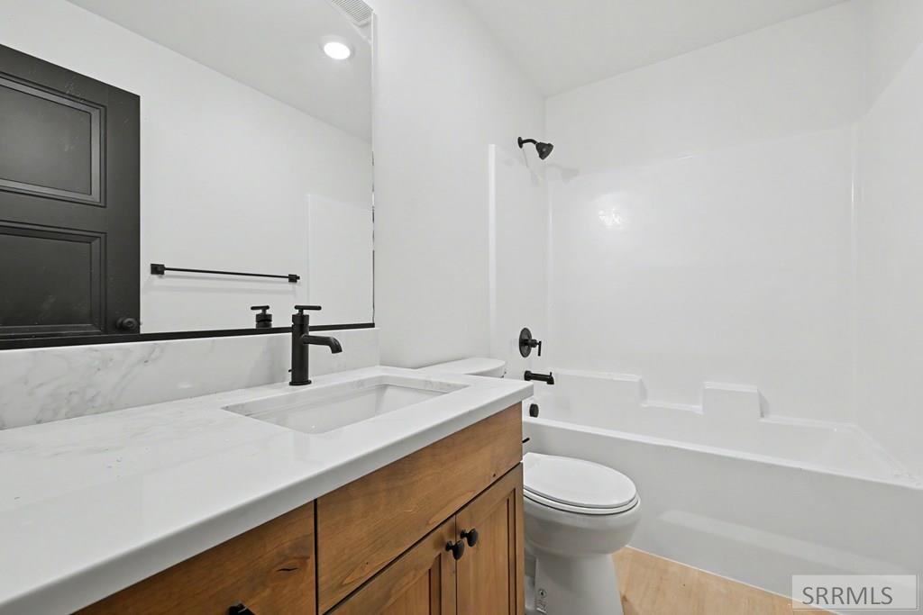 460 Willowbend Rigby, ID 83442 - Photo 11 of 17 Bathroom 2