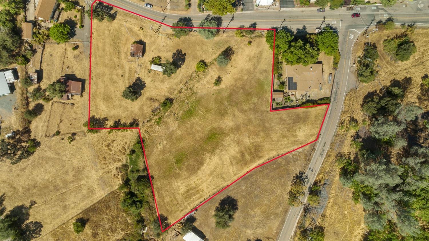 11900 Sutter Hill Road Sutter Creek, CA 95685 - Photo 12 of 32 a bathroom with a shower