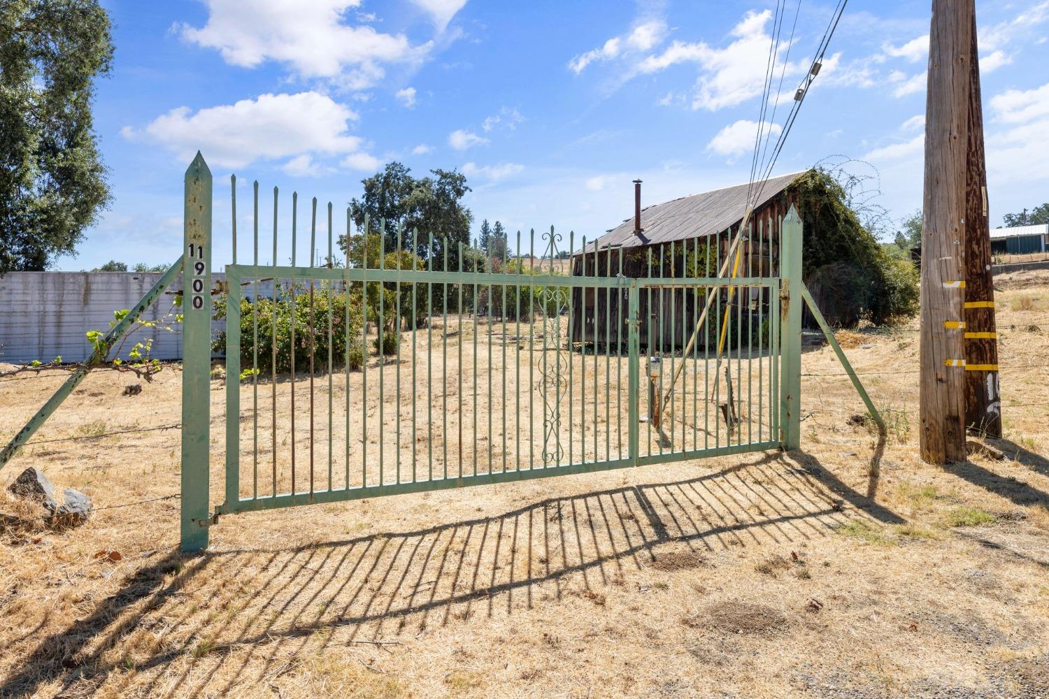 11900 Sutter Hill Road Sutter Creek, CA 95685 - Photo 3 of 32 a view of entryway