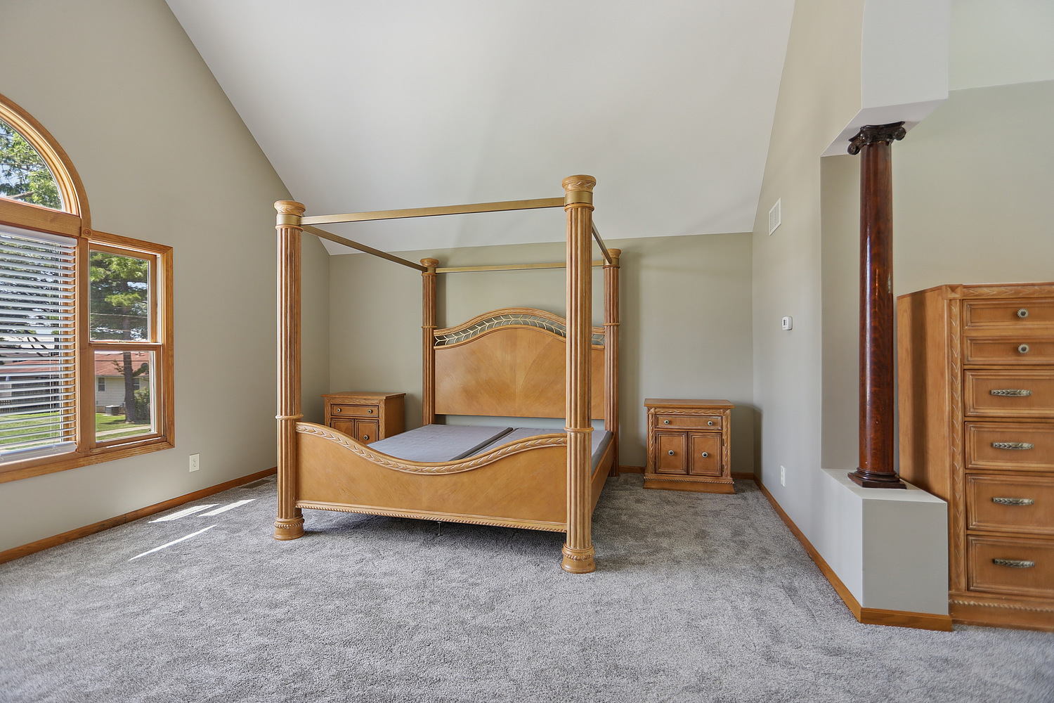 516 Whelan Street Lockport, IL 60441 - Photo 13 of 27 a living room with furniture
