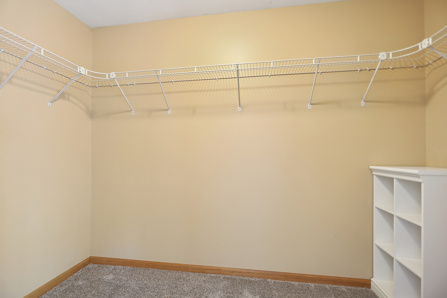 516 Whelan Street Lockport, IL 60441 - Photo 15 of 27 a view of a small room