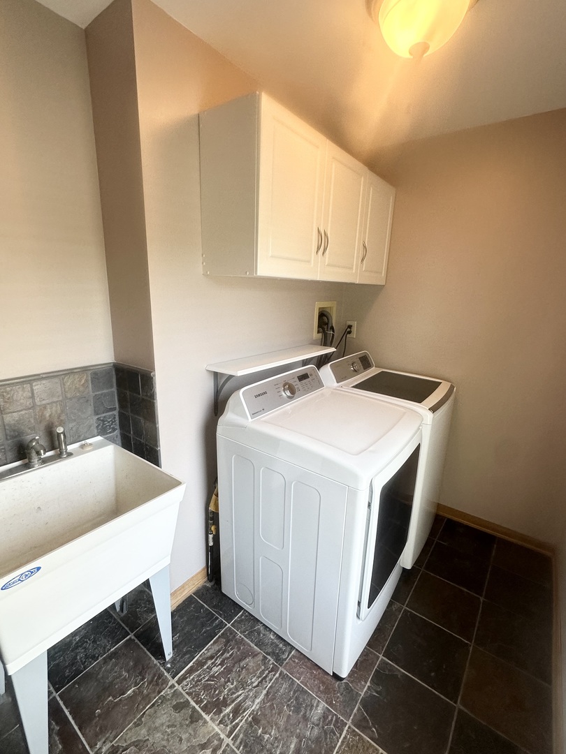 516 Whelan Street Lockport, IL 60441 - Photo 16 of 27 a utility room with a sink a washer and dryer