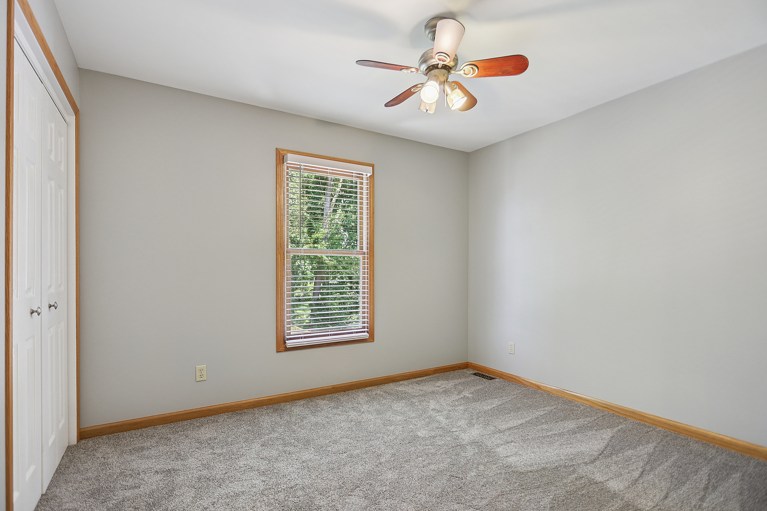 516 Whelan Street Lockport, IL 60441 - Photo 19 of 27 an empty room with a window