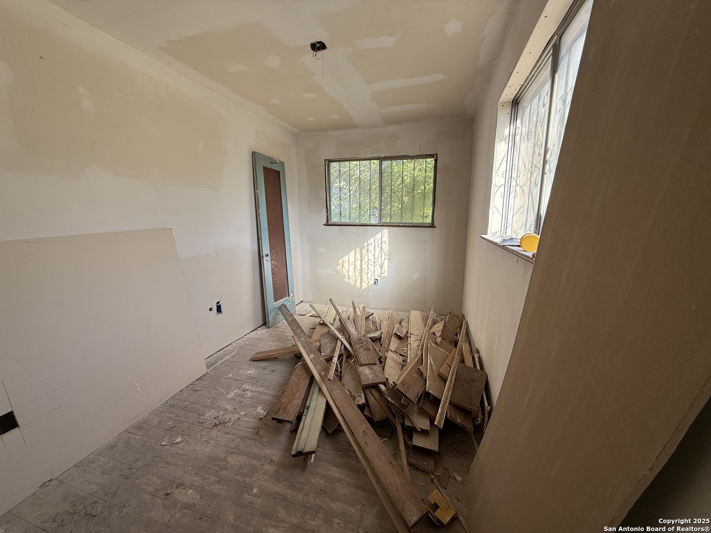 702 Canton San Antonio, TX 78202 - Photo 7 of 12