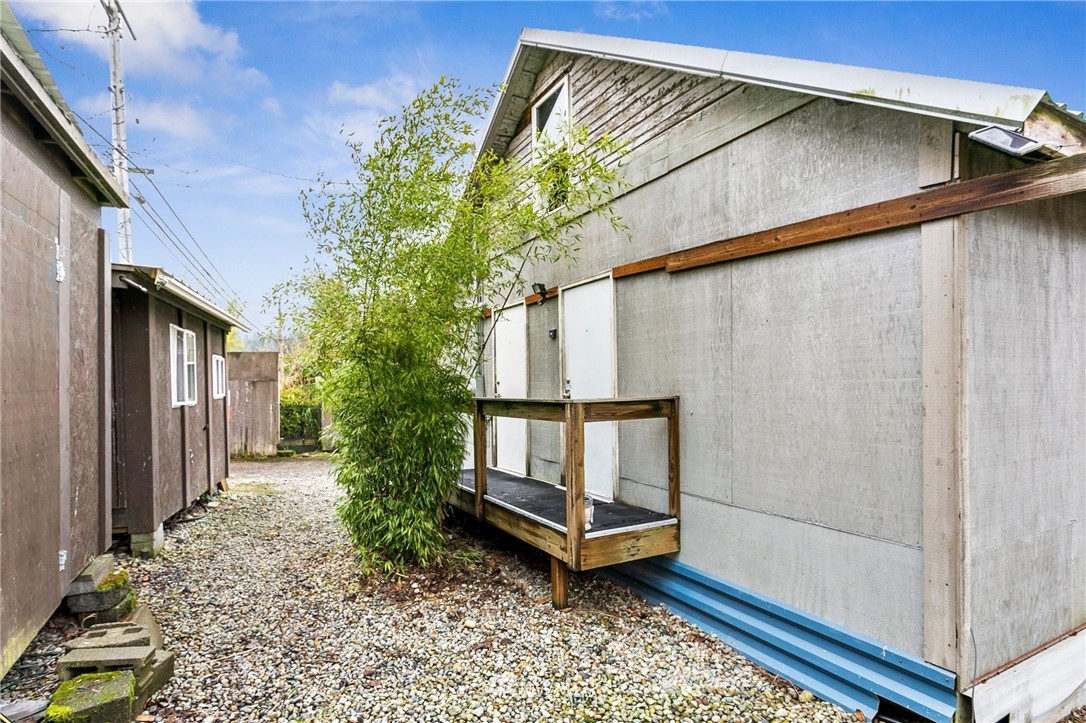 21234 Redmond-Fall City Road Northeast Redmond, WA 98053 - Photo 5 of 18 a view of outdoor space and deck