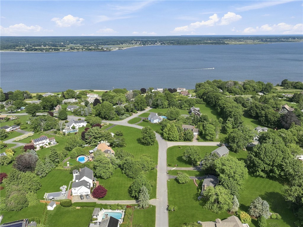131 Taylor Road Portsmouth, RI 02871 - Photo 28 of 33