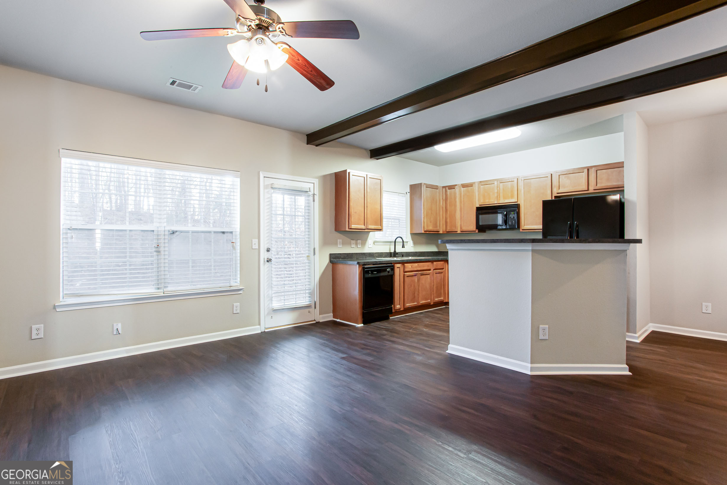 1255 Chinon Point Lithonia, GA 30058 - Photo 4 of 28