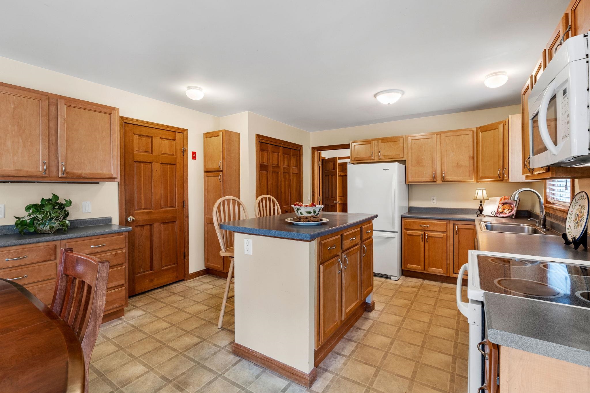 516 Berry River Road Barrington, NH 03825 - Photo 12 of 50 Gallery Image 12