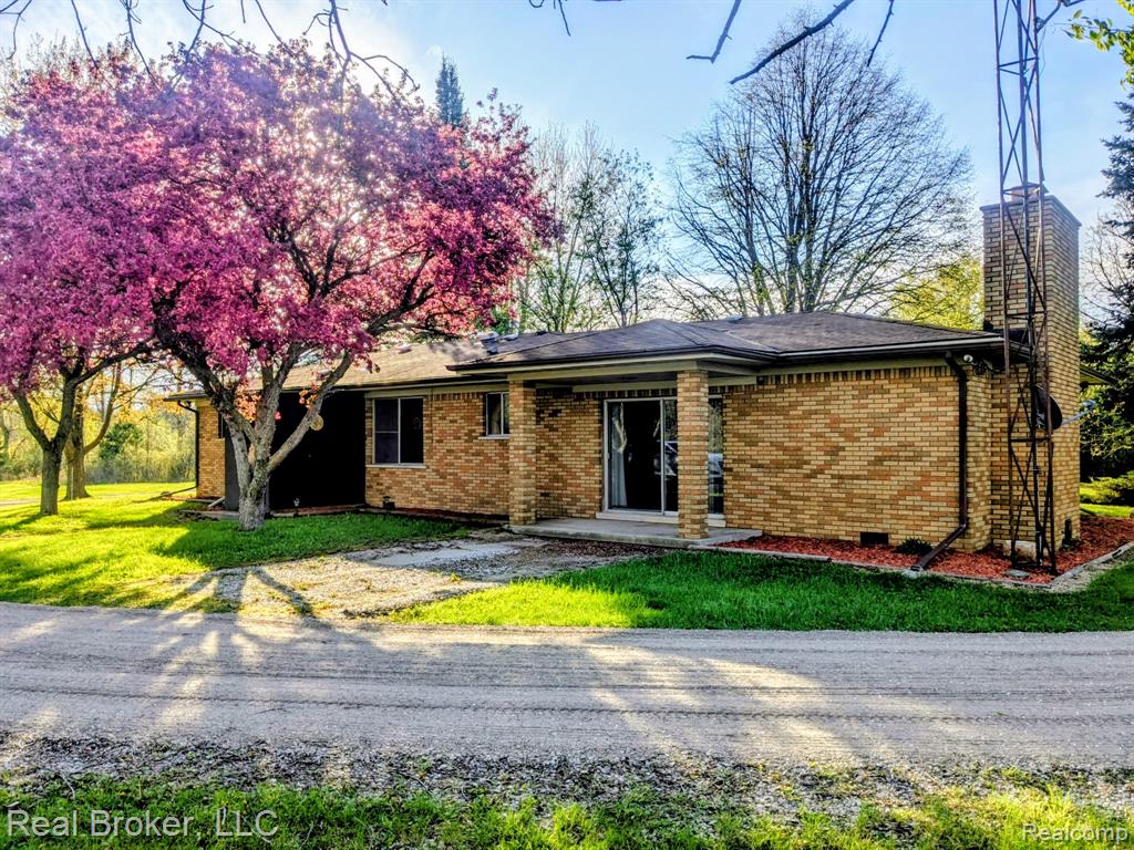 7860 Rynn Road Avoca, MI 48006 - Photo 2 of 34