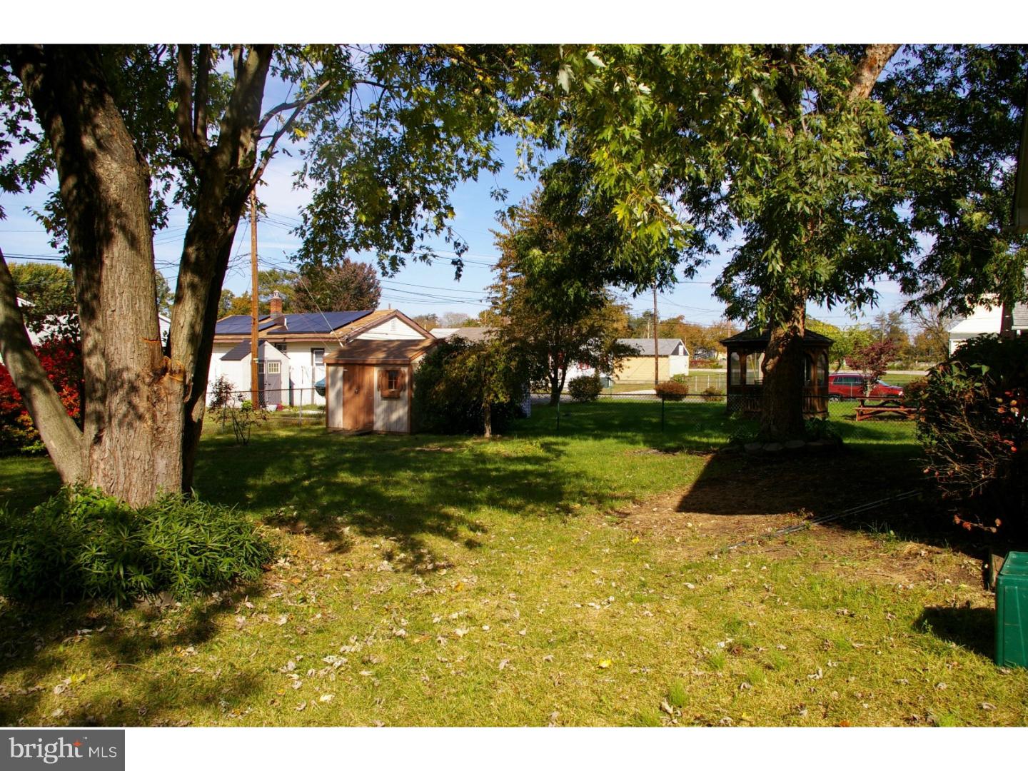 136 Bay Street Carneys Point, NJ 08069 - Photo 3 of 21