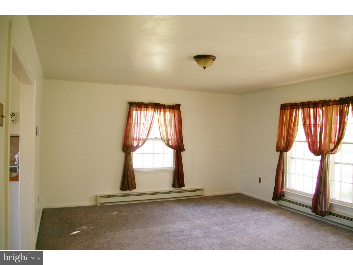 136 Bay Street Carneys Point, NJ 08069 - Photo 8 of 21