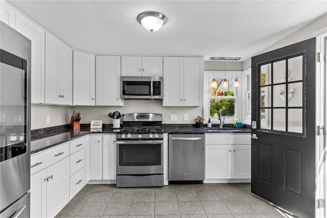 50 Haley Road Warwick, RI 02889 - Photo 6 of 29 Gallery Image 6