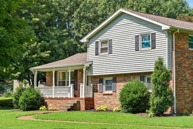 $359,900 | 2729 Heights Circle Road, Greenbrier, TN 37073