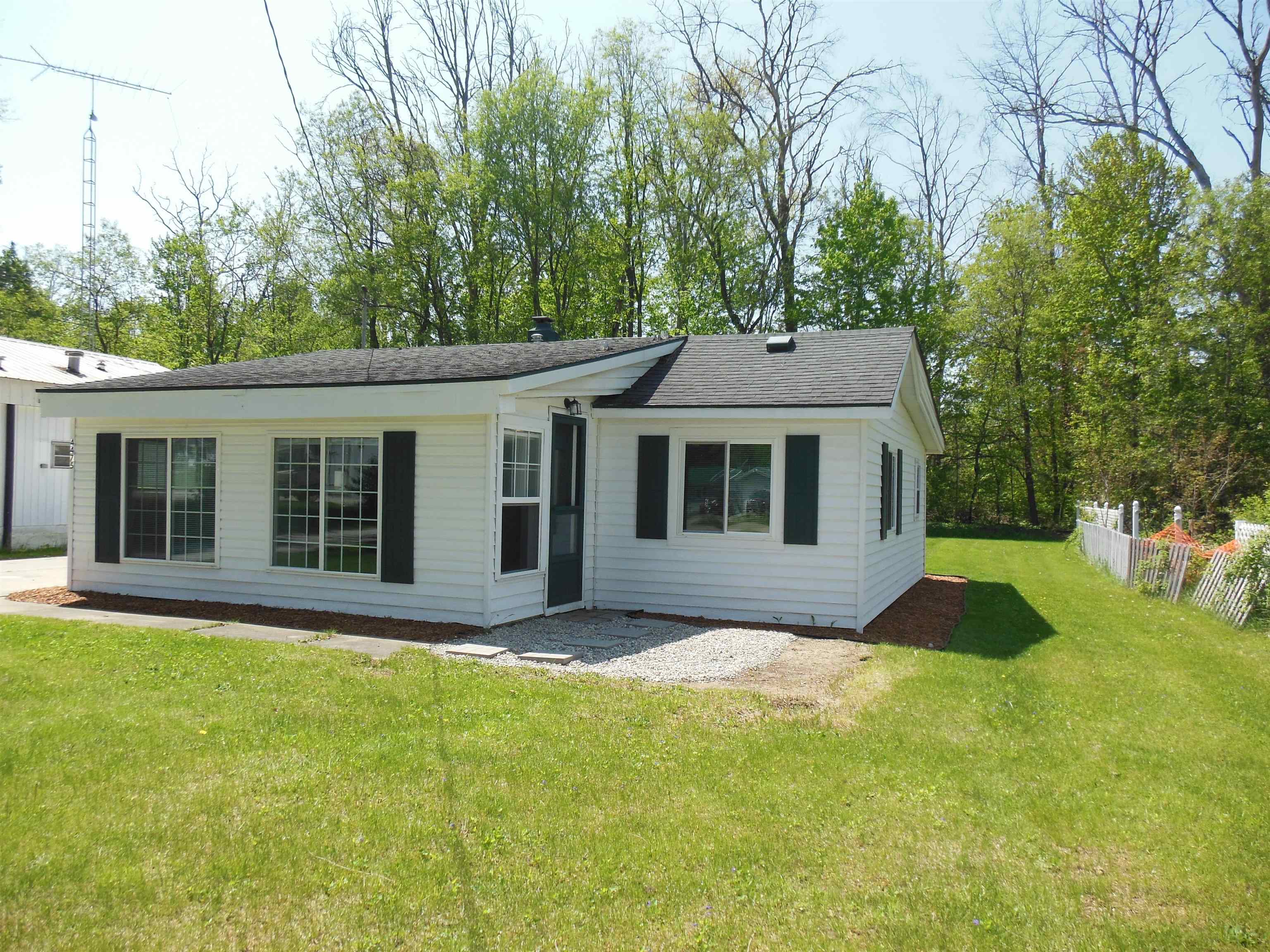 4475 Filter Road Harrison, MI 48625 - Photo 3 of 24