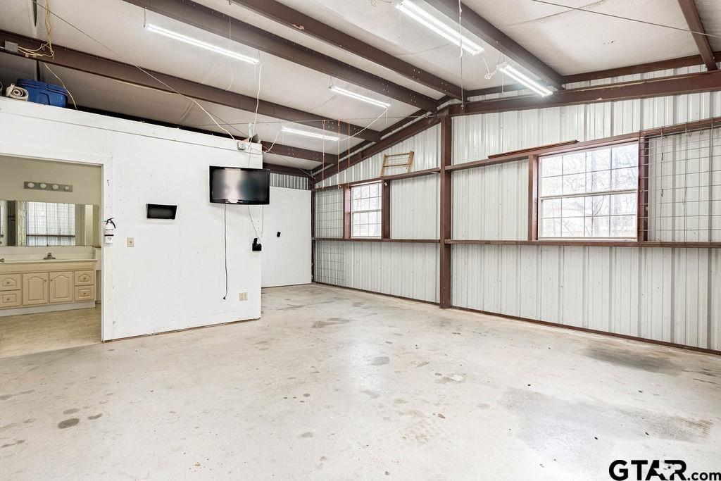 360 Anderson County Road Palestine, TX 75803 - Photo 26 of 41 a view of a garage