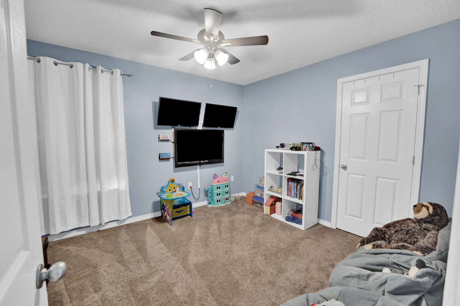 103 Citadel Lane Crestview, FL 32539 - Photo 24 of 41 a living room with furniture and a flat screen tv