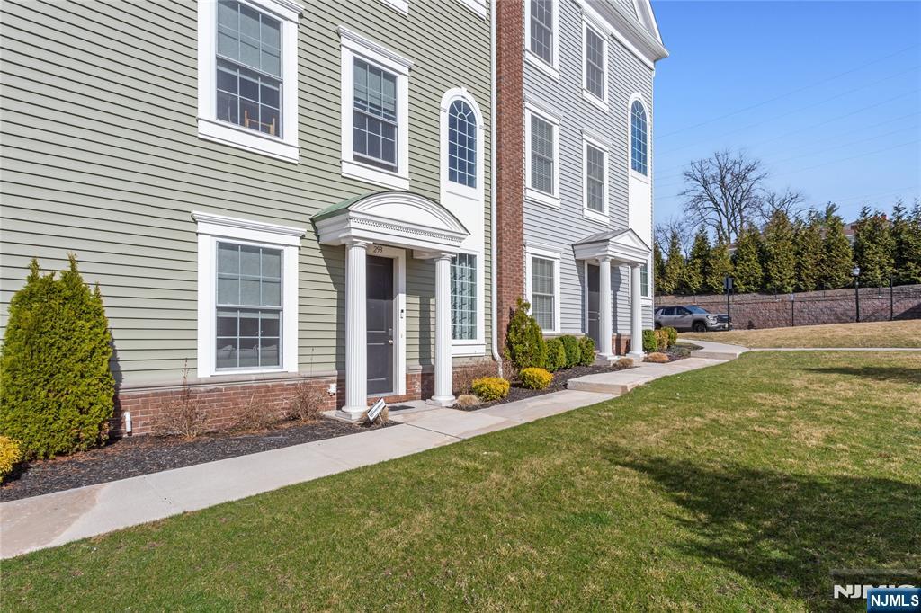 293 Bradley Drive Wood-Ridge, NJ 07075 - Photo 3 of 28
