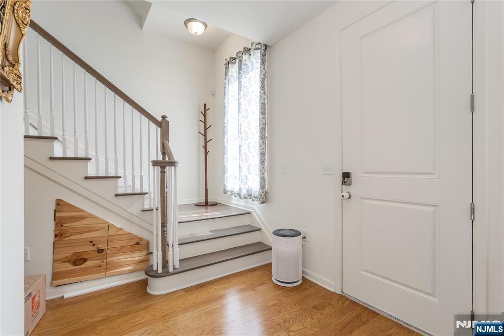 293 Bradley Drive Wood-Ridge, NJ 07075 - Photo 5 of 28