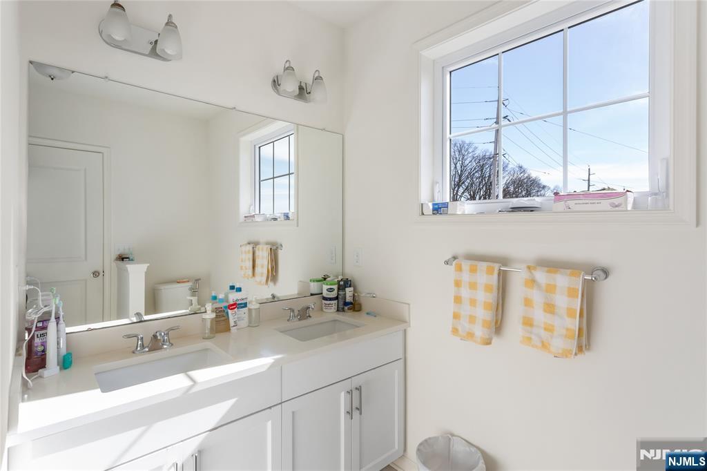 293 Bradley Drive Wood-Ridge, NJ 07075 - Photo 8 of 28