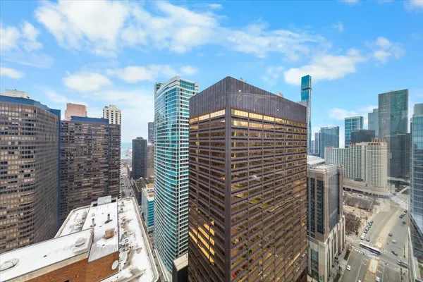 $10,000 | 600 North Fairbanks Court, Unit 3301, Chicago, IL 60611