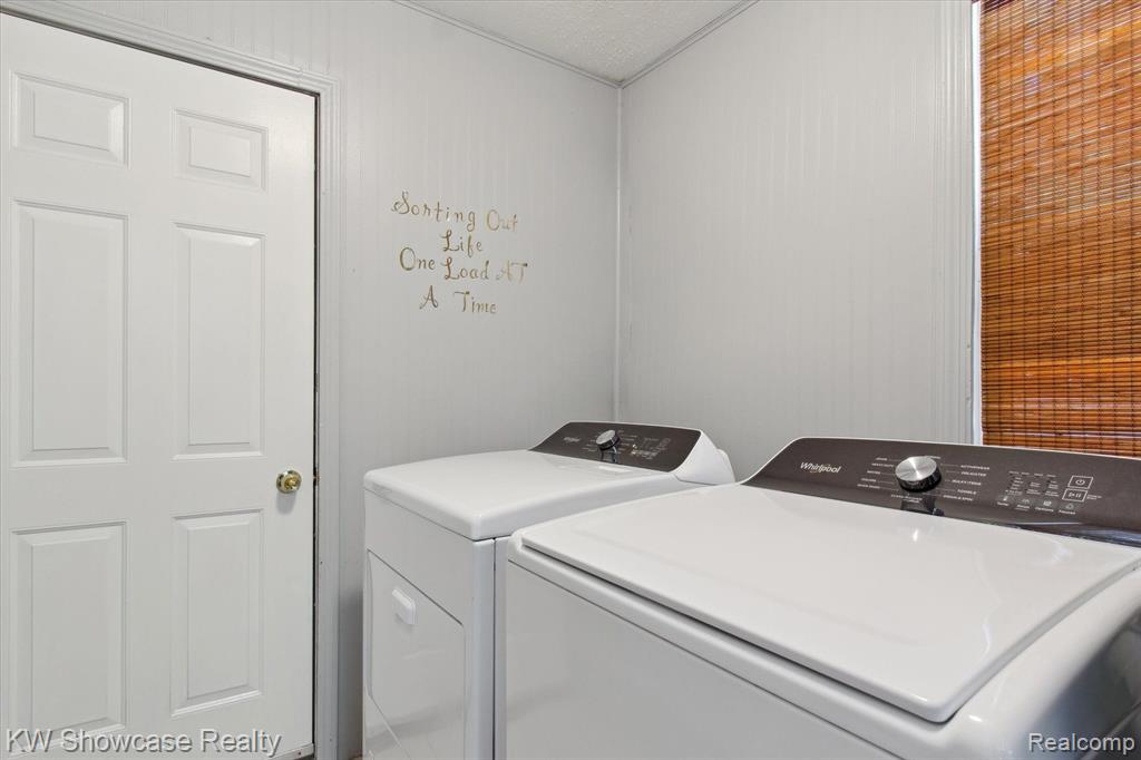 890 Farnsworth Road White Lake, MI 48386 - Photo 26 of 42