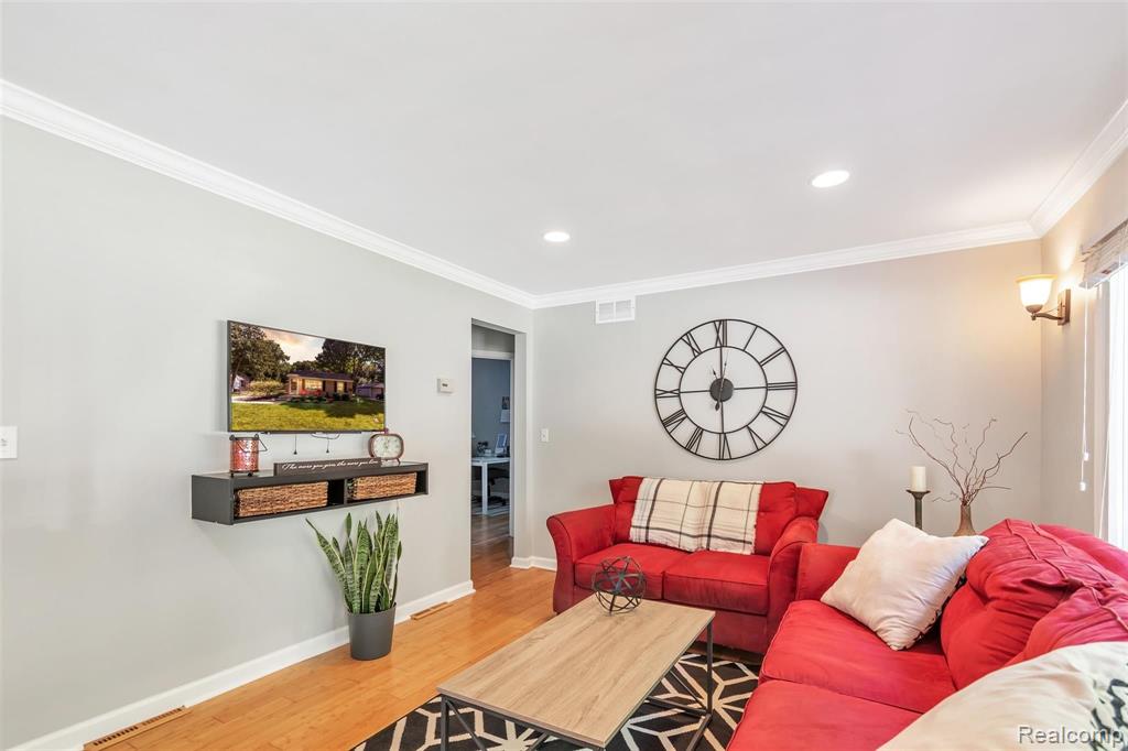 21484 Power Road Farmington Hills, MI 48336 - Photo 8 of 46