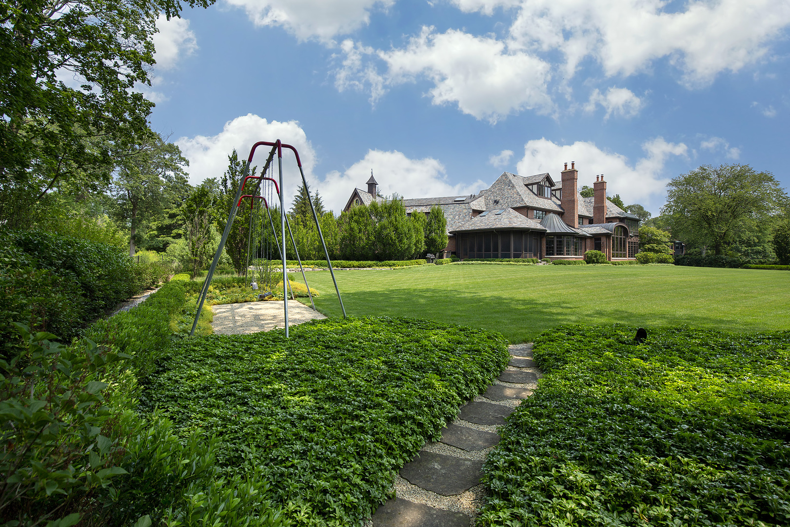 37 Woodley Road Winnetka, IL 60093 - Photo 14 of 66 a view of a fountain in front of house