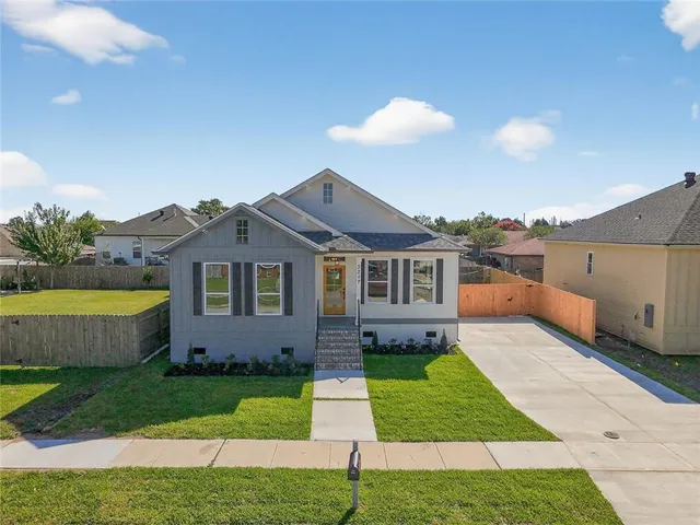 $279,900 | 3217 Dauterive Drive, Chalmette, LA 70043