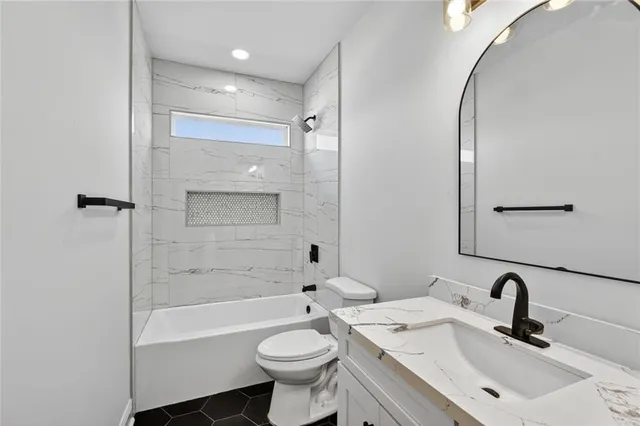 $279,900 | 3217 Dauterive Drive, Chalmette, LA 70043