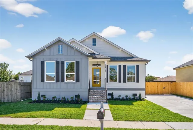 $279,900 | 3217 Dauterive Drive, Chalmette, LA 70043