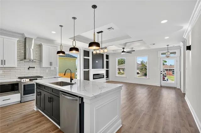 $279,900 | 3217 Dauterive Drive, Chalmette, LA 70043