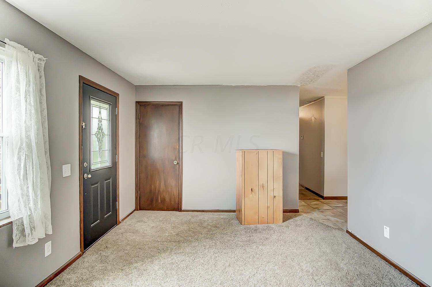 2230 Ridge Road Springfield, OH 45502 - Photo 3 of 26