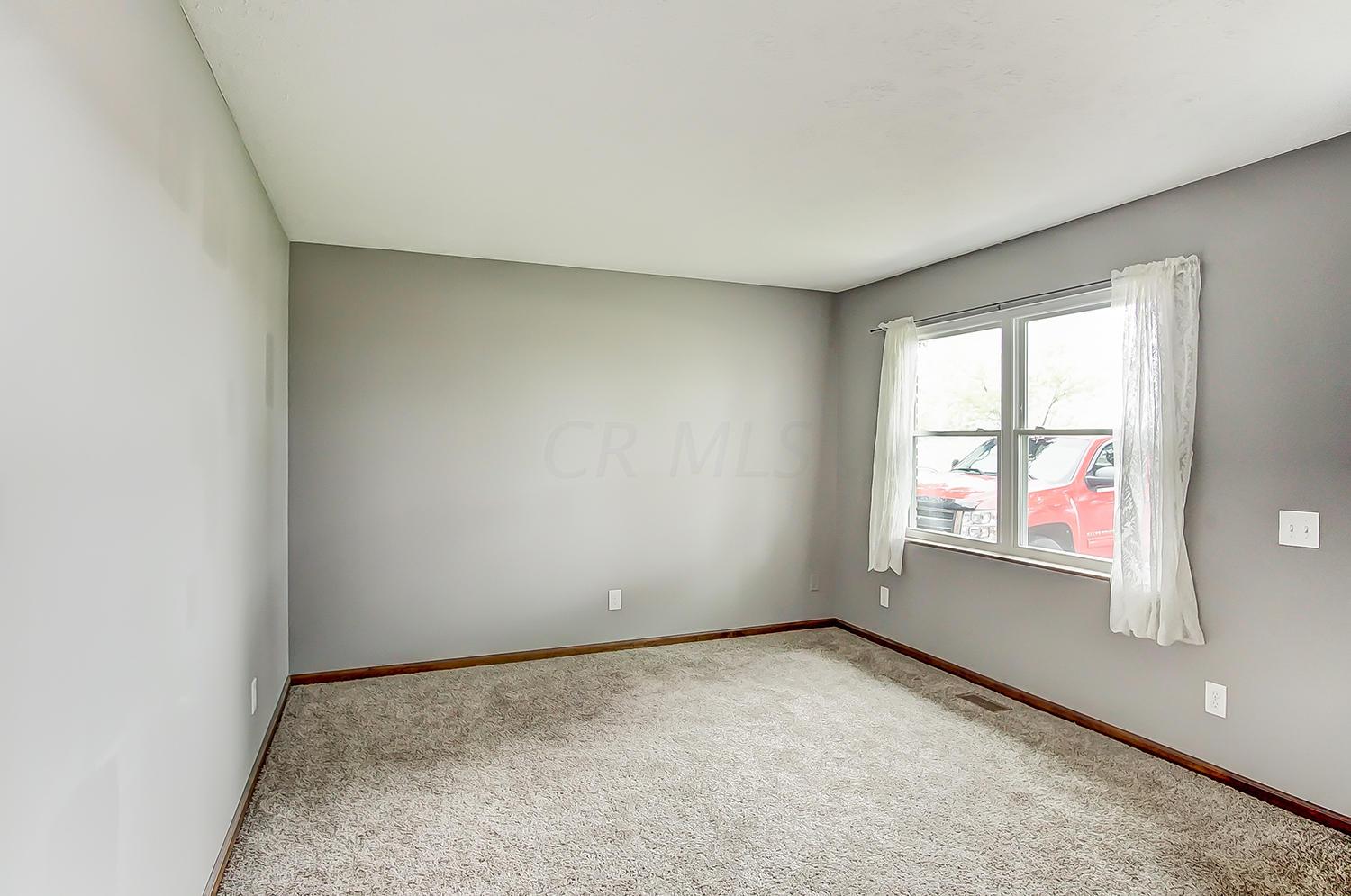 2230 Ridge Road Springfield, OH 45502 - Photo 4 of 26
