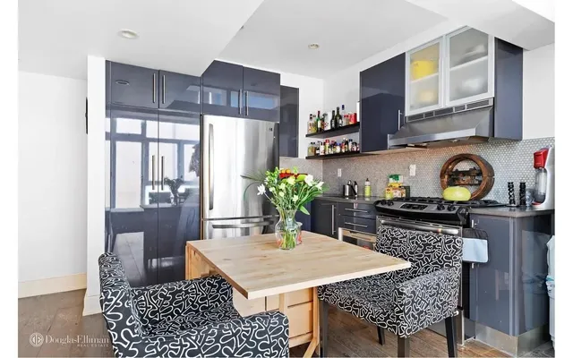 $4,400 | 390 Lorimer Street, Unit 3F | Williamsburg