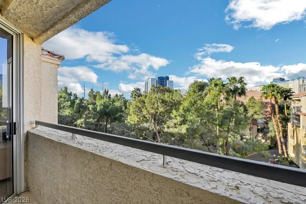 $300,000 | 230 East Flamingo Road, Unit 435, Las Vegas, NV 89169
