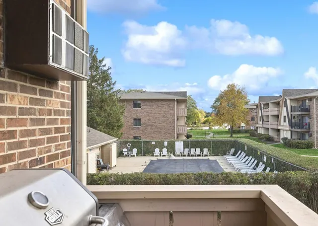 $1,950 | 11 Echo Court, Unit 12, Vernon Hills, IL 60061