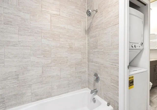 $1,950 | 11 Echo Court, Unit 12, Vernon Hills, IL 60061