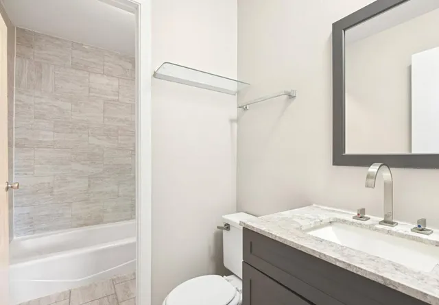 $1,950 | 11 Echo Court, Unit 12, Vernon Hills, IL 60061