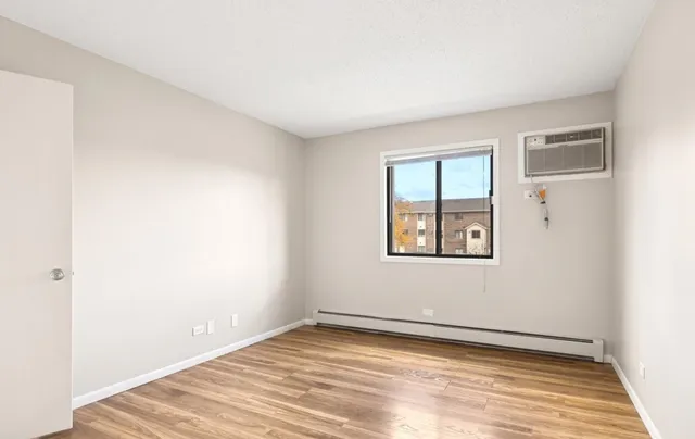 $1,950 | 11 Echo Court, Unit 12, Vernon Hills, IL 60061