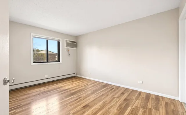 $1,950 | 11 Echo Court, Unit 12, Vernon Hills, IL 60061